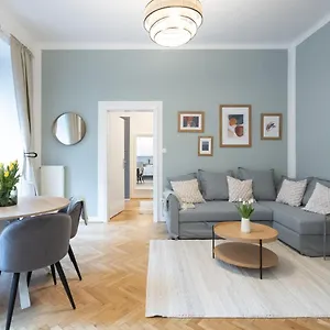 With Balcony - Trendy Neighborhood , Wien Österreich